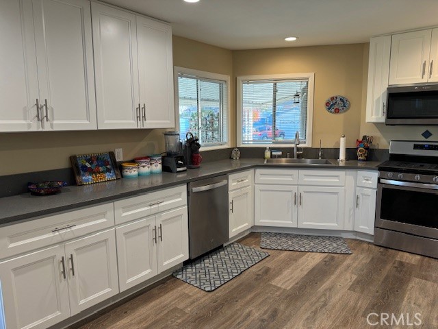 Detail Gallery Image 4 of 11 For 124 Poinsettia Gardens Dr #124,  Ventura,  CA 93004 - 2 Beds | 2 Baths