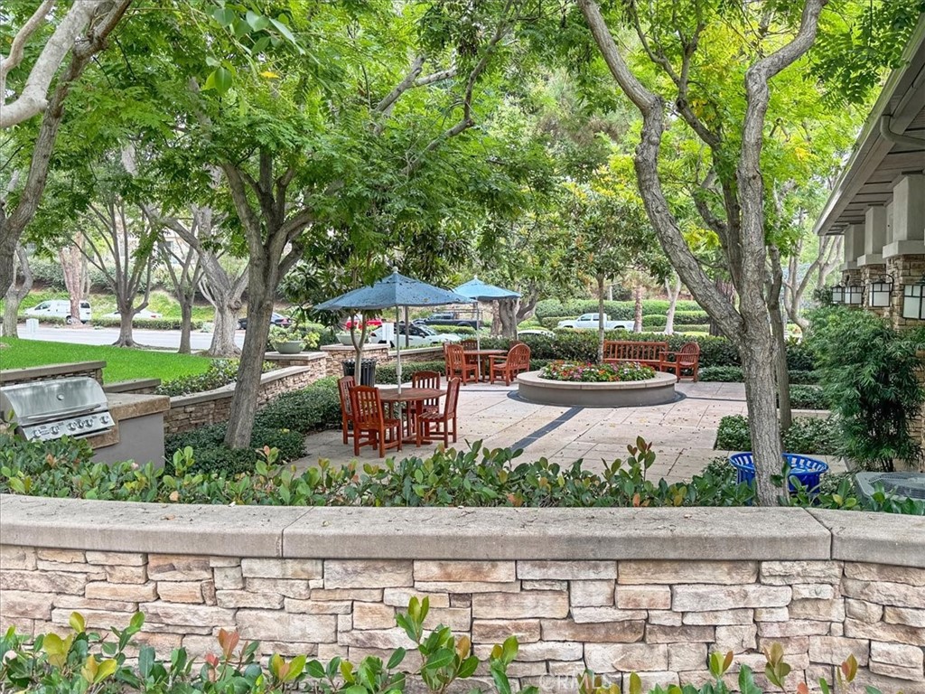 https://media.crmls.org/medias/c332e835-4234-4d88-ac5d-05a9cb41a21e.jpg?preset=X-Large