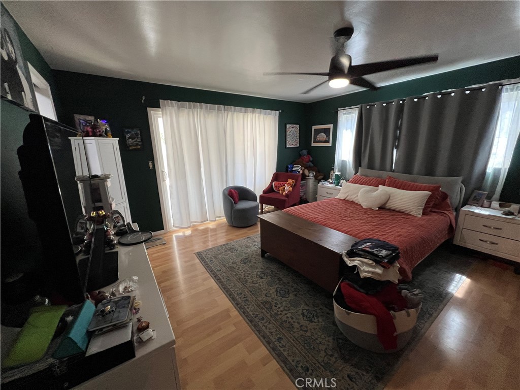 https://media.crmls.org/medias/c333e7b2-95a0-4e2b-9e01-03919326afff.jpg?preset=X-Large