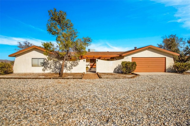 Detail Gallery Image 1 of 47 For 229 Artesia Ave, Yucca Valley,  CA 92284 - 3 Beds | 2 Baths