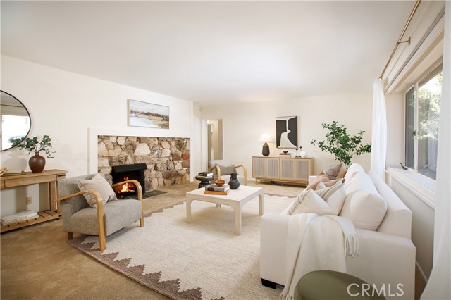 1914 Lyans Drive photo 2
