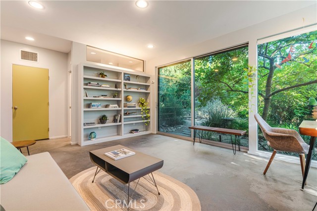 4380 Canyon Crest Road, Altadena CA: https://media.crmls.org/medias/c3351d2a-bd9b-4453-942c-77739e0672ac.jpg