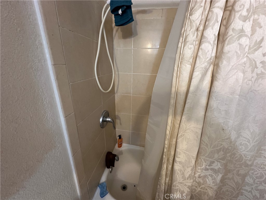 https://media.crmls.org/medias/c3358d0c-185c-4ea9-af39-d7e73640bb22.jpg?preset=X-Large