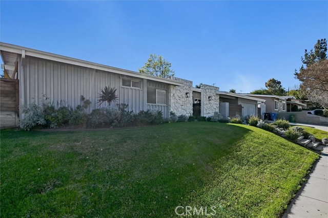 Detail Gallery Image 5 of 65 For 24216 Calvert St, Woodland Hills,  CA 91367 - 5 Beds | 3/1 Baths