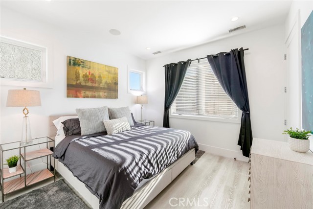 417 E Bay, Newport Beach CA: https://media.crmls.org/medias/c3363092-08de-4b36-8e0f-ab462c78c464.jpg