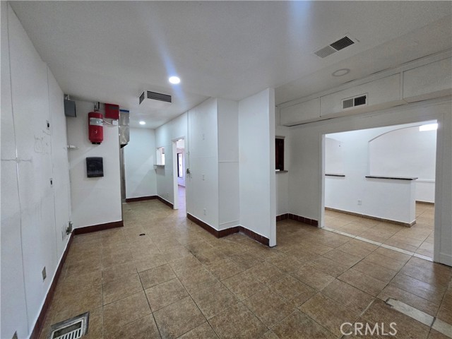 Image 18 of 39 For 1448 Blackstone Avenue