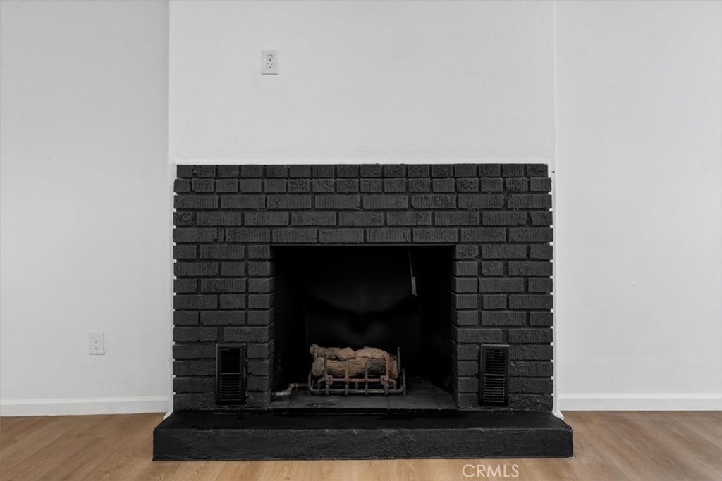 https://media.crmls.org/medias/c33705af-ef52-4e1a-9b38-854568ae1e07.jpg?preset=X-Large