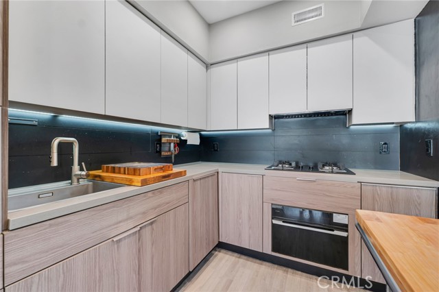 Detail Gallery Image 10 of 25 For 6323 Reseda Bld #14,  Tarzana,  CA 91335 - 2 Beds | 3 Baths