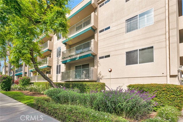 Detail Gallery Image 8 of 49 For 4501 Cedros Ave #240,  Sherman Oaks,  CA 91403 - 2 Beds | 2 Baths