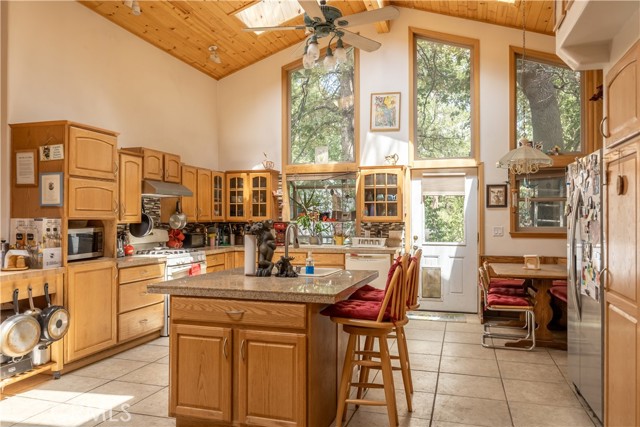 793 Knight Avenue, Big Bear Lake CA: https://media.crmls.org/medias/c33a9a72-847f-4216-b02a-fb7bfac81cd4.jpg