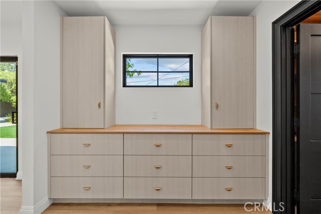 23427 Canzonet Street, Woodland Hills CA: https://media.crmls.org/medias/c33b8da1-533a-49eb-8aae-f9a3bf5d8f44.jpg