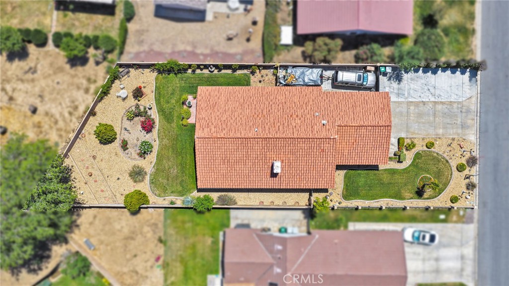https://media.crmls.org/medias/c33b963d-b13c-482b-9728-06c0905d6c03.jpg?preset=X-Large