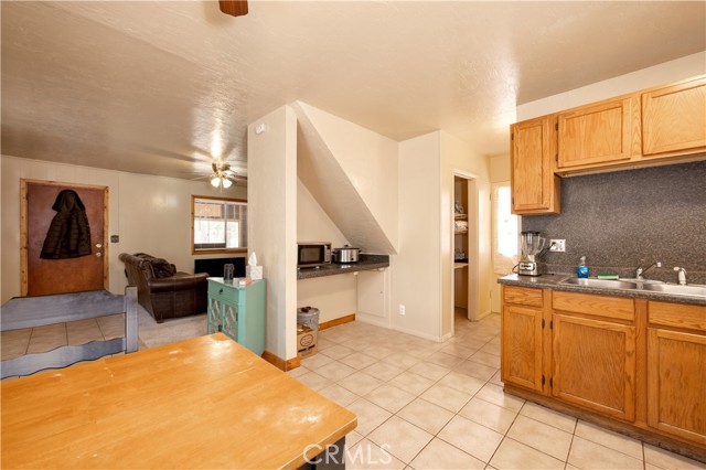 809 San Bernardino Avenue, Sugarloaf CA: https://media.crmls.org/medias/c33bd595-755a-4508-99be-a3c43cc3940f.jpg