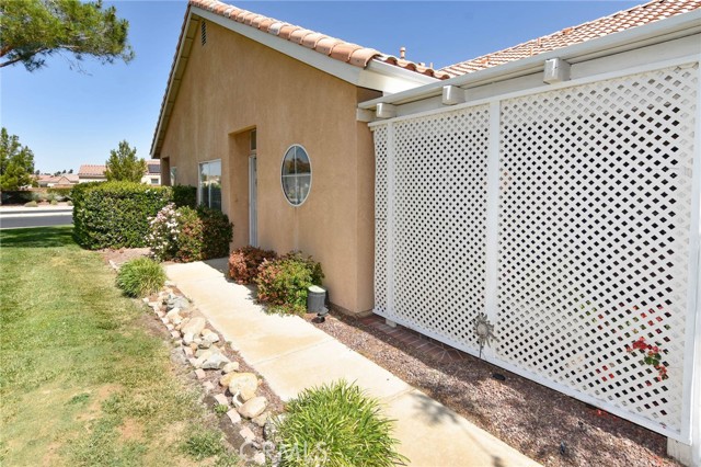 Detail Gallery Image 8 of 43 For 11610 Oak St, Apple Valley,  CA 92308 - 2 Beds | 2 Baths