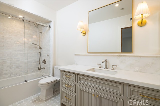 Detail Gallery Image 22 of 72 For 8 Gleneagles Dr, Newport Beach,  CA 92660 - 5 Beds | 5/1 Baths