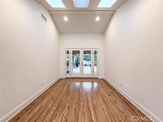 Detail Gallery Image 23 of 60 For 15452 Varden, Sherman Oaks,  CA 91403 - 4 Beds | 4 Baths