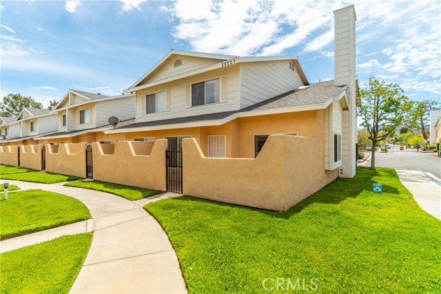Detail Gallery Image 1 of 30 For 39227 10th St #H,  Palmdale,  CA 93551 - 3 Beds | 2/1 Baths