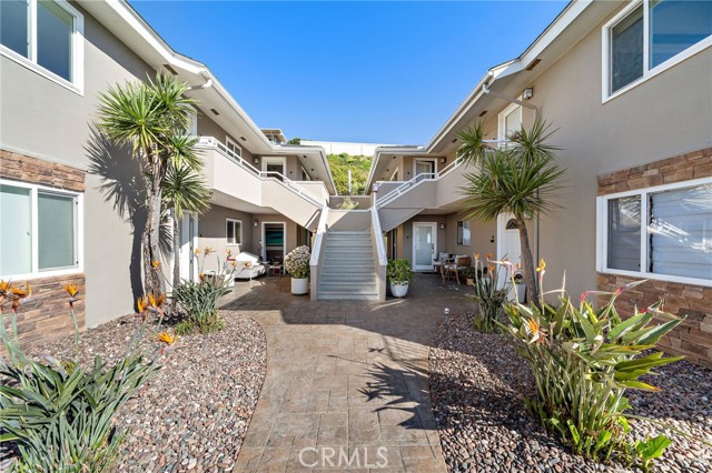 Detail Gallery Image 2 of 41 For 21711 Wesley #D,  Laguna Beach,  CA 92651 - 2 Beds | 1 Baths
