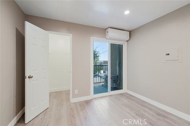 Detail Gallery Image 11 of 27 For 409 Burchett #210,  Glendale,  CA 91203 - 2 Beds | 2 Baths