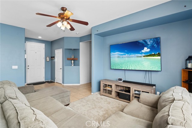 809 Early Dawn Way, San Jacinto CA: https://media.crmls.org/medias/c341c2c0-bf4a-4b70-adad-6b6b2c19f2f0.jpg