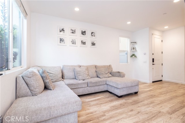 Detail Gallery Image 7 of 27 For 10261 Angel Ln, Pacoima,  CA 91331 - 4 Beds | 2/1 Baths