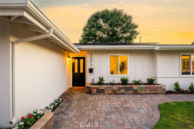 3273 Indiana Ave, Costa Mesa CA: https://media.crmls.org/medias/c341faee-b7a0-4ea9-bd18-bd2c7e1969b8.jpg