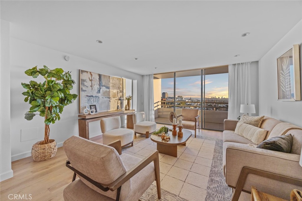 343 Pioneer Dr #1101