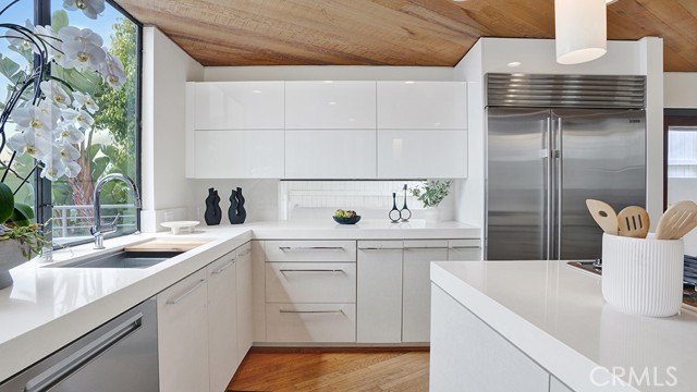 741 Marlin, Laguna Beach CA: https://media.crmls.org/medias/c3433819-f203-464c-896d-5c3fe6d73520.jpg