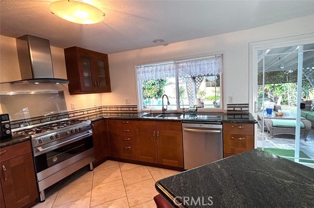 Detail Gallery Image 10 of 19 For 719 Cobb Ave, Placentia,  CA 92870 - 4 Beds | 2 Baths