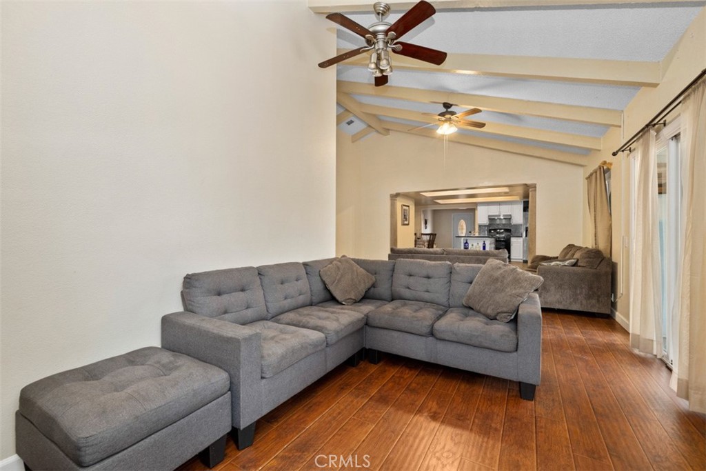 1523 W 12th Street