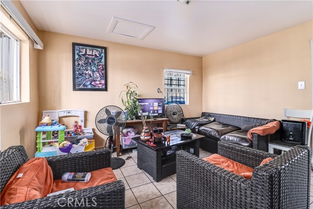 1523 Nadeau Street, Los Angeles, California 90001, ,Commercial Sale,For Sale,1523 Nadeau Street,CRDW24127657