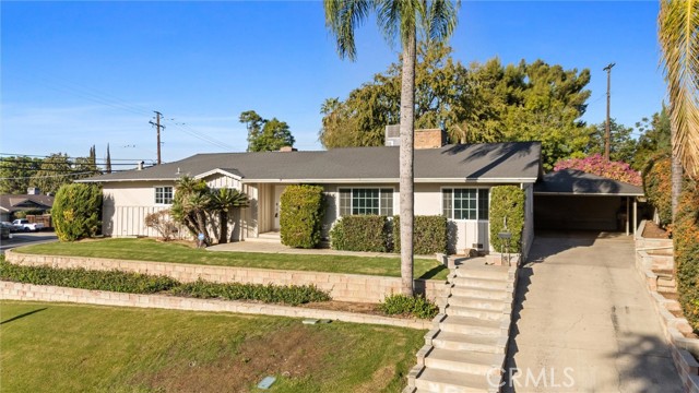 Detail Gallery Image 2 of 52 For 1800 Country Club Dr, Bakersfield,  CA 93306 - 5 Beds | 3 Baths