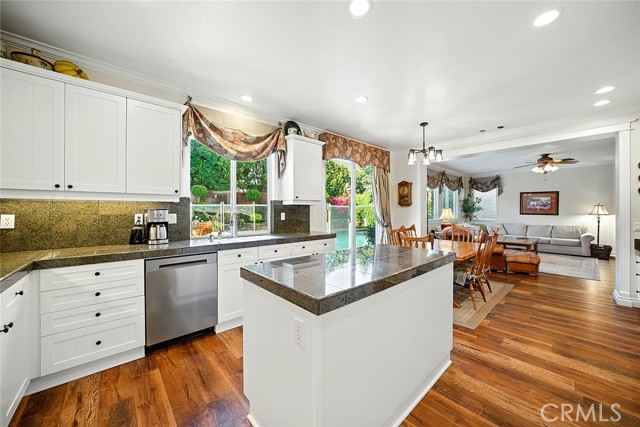 13742 Woodcrest Court, Eastvale CA: https://media.crmls.org/medias/c345d747-bfe4-42d3-83b3-013a3f68fcb7.jpg