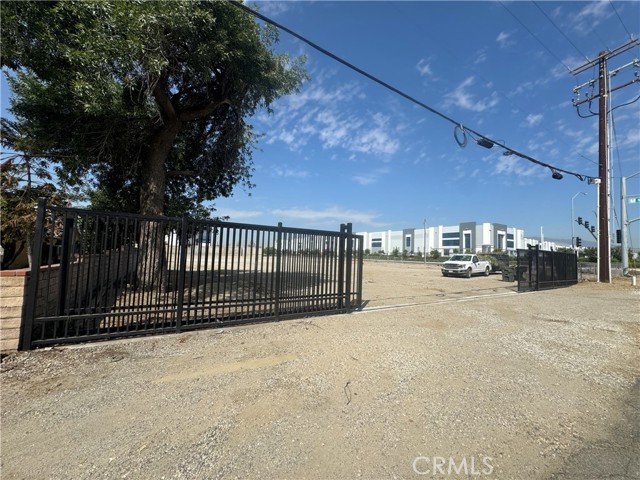 10512 Juiper Avenue, Fontana CA: https://media.crmls.org/medias/c345fec5-3592-42a8-a5f8-31a5b42833e4.jpg