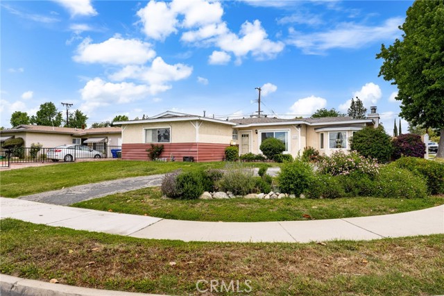 1320 W Flora Street, Ontario CA: https://media.crmls.org/medias/c34718a7-f150-459c-a477-104b0e3bde49.jpg
