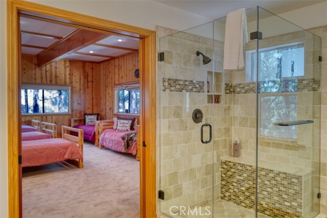 Detail Gallery Image 17 of 21 For 783 Crown Dr, Lake Arrowhead,  CA 92352 - 6 Beds | 4 Baths