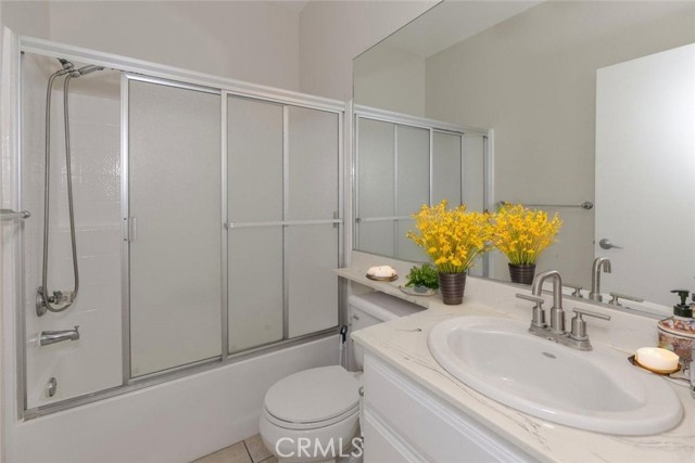 620 N 6th Street, Burbank CA: https://media.crmls.org/medias/c347a0af-f8db-4fdc-a821-c7d4eab96e7e.jpg