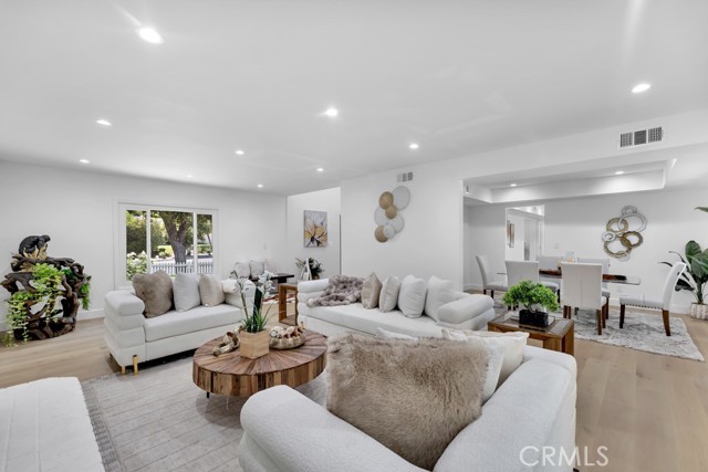 9500 Texhoma Avenue, Northridge CA: https://media.crmls.org/medias/c3481ef6-04f5-43f5-b8d3-a642615058bf.jpg