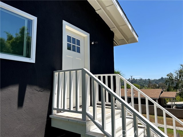 328 Vista Place, Los Angeles CA: https://media.crmls.org/medias/c3483da0-5a86-4269-a5b5-69a97a057b17.jpg
