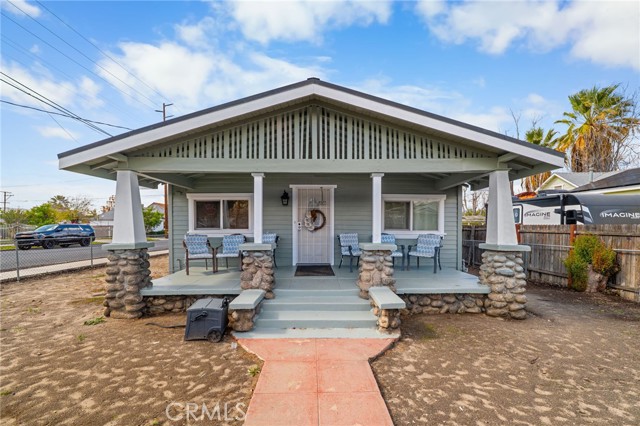 Detail Gallery Image 2 of 44 For 903 Webster, Redlands,  CA 92374 - 4 Beds | 2/1 Baths