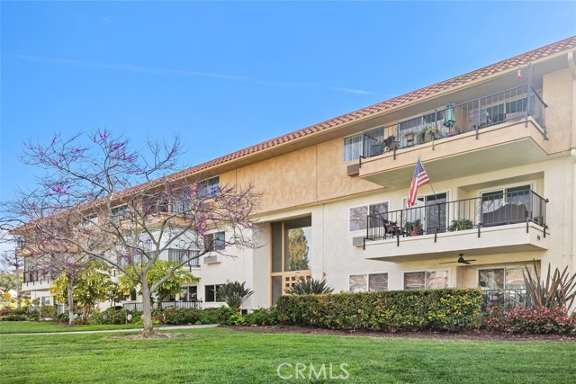 Detail Gallery Image 1 of 41 For 2394 via Mariposa W. Unit 2f, Laguna Woods,  CA 92637 - 2 Beds | 2 Baths