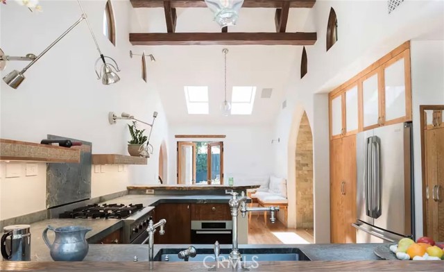 Detail Gallery Image 11 of 18 For 8978 Wonderland Ave, Los Angeles,  CA 90046 - 3 Beds | 2/1 Baths