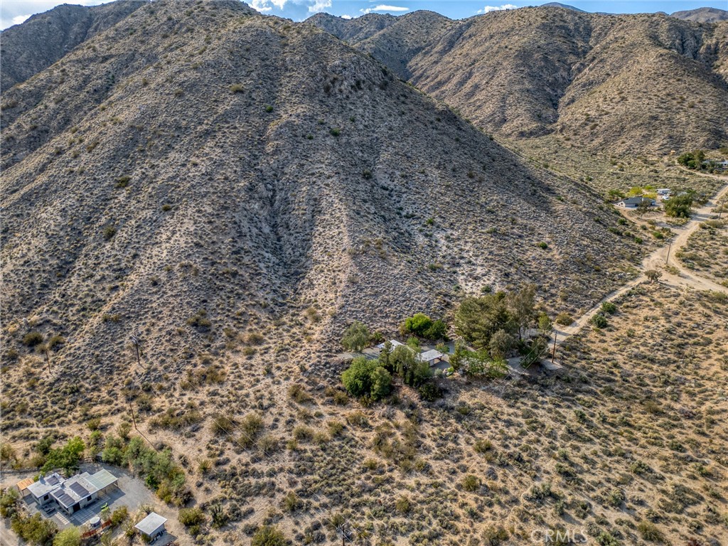 https://media.crmls.org/medias/c34c985c-4564-40d1-83c8-a3fe3bdbdd8a.jpg?preset=X-Large