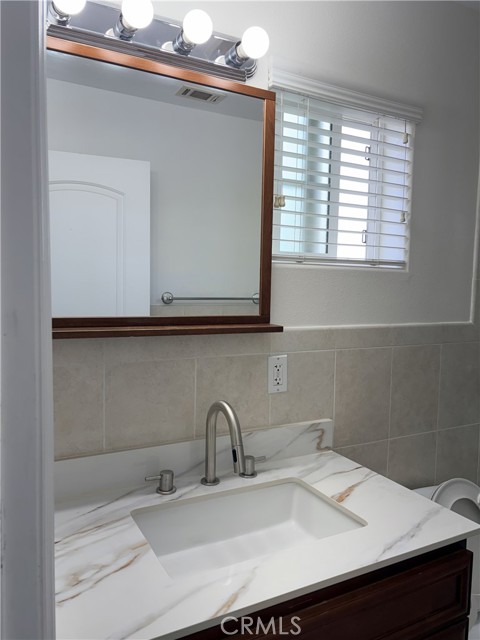 Detail Gallery Image 34 of 49 For 4941 W 130th, Hawthorne,  CA 90250 - 4 Beds | 4 Baths