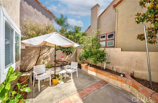 19 Las Cruces, Irvine CA: https://media.crmls.org/medias/c34d810e-5183-4098-a846-d74581c69ce3.jpg