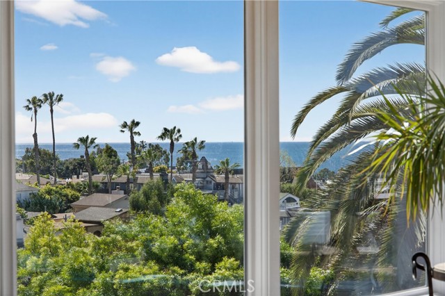 Detail Gallery Image 34 of 74 For 405 Blumont St, Laguna Beach,  CA 92651 - 5 Beds | 6/1 Baths