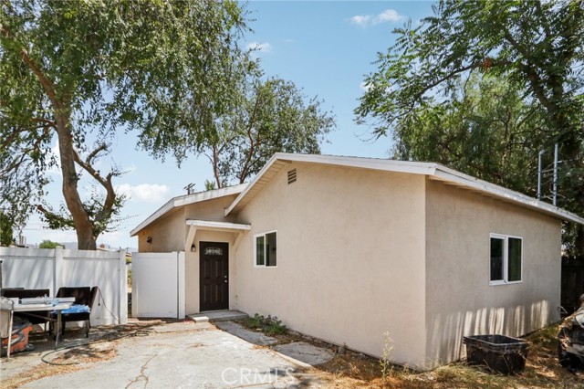 8040 Troost Avenue, North Hollywood CA: https://media.crmls.org/medias/c34e51f9-6d84-4b27-9311-fba4bd7ac652.jpg
