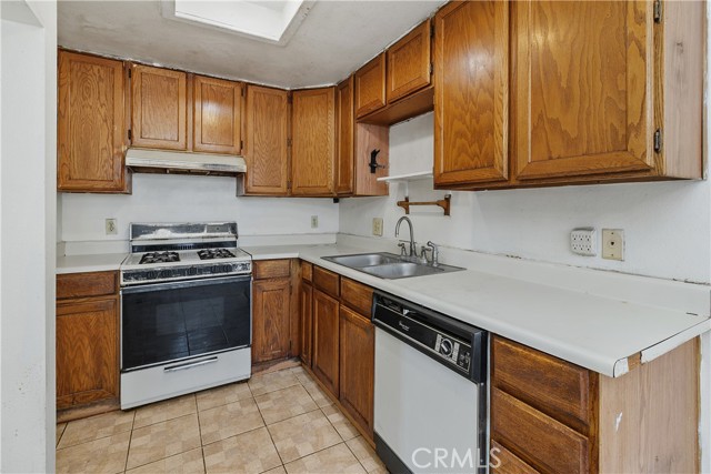 Detail Gallery Image 13 of 36 For 1197 E 9th St #4,  Pomona,  CA 91766 - 3 Beds | 2 Baths