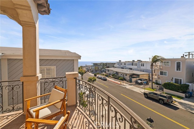 424 Marine Avenue, Manhattan Beach CA: https://media.crmls.org/medias/c34efcc1-9f3c-4dd9-b7ac-9d815113399d.jpg
