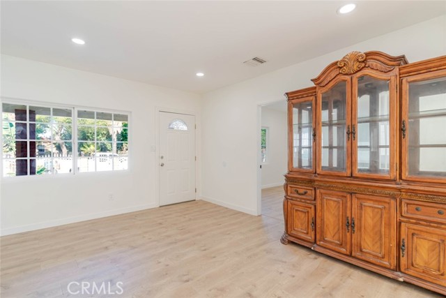 Detail Gallery Image 4 of 23 For 13716 Judd St, Pacoima,  CA 91331 - 2 Beds | 1 Baths